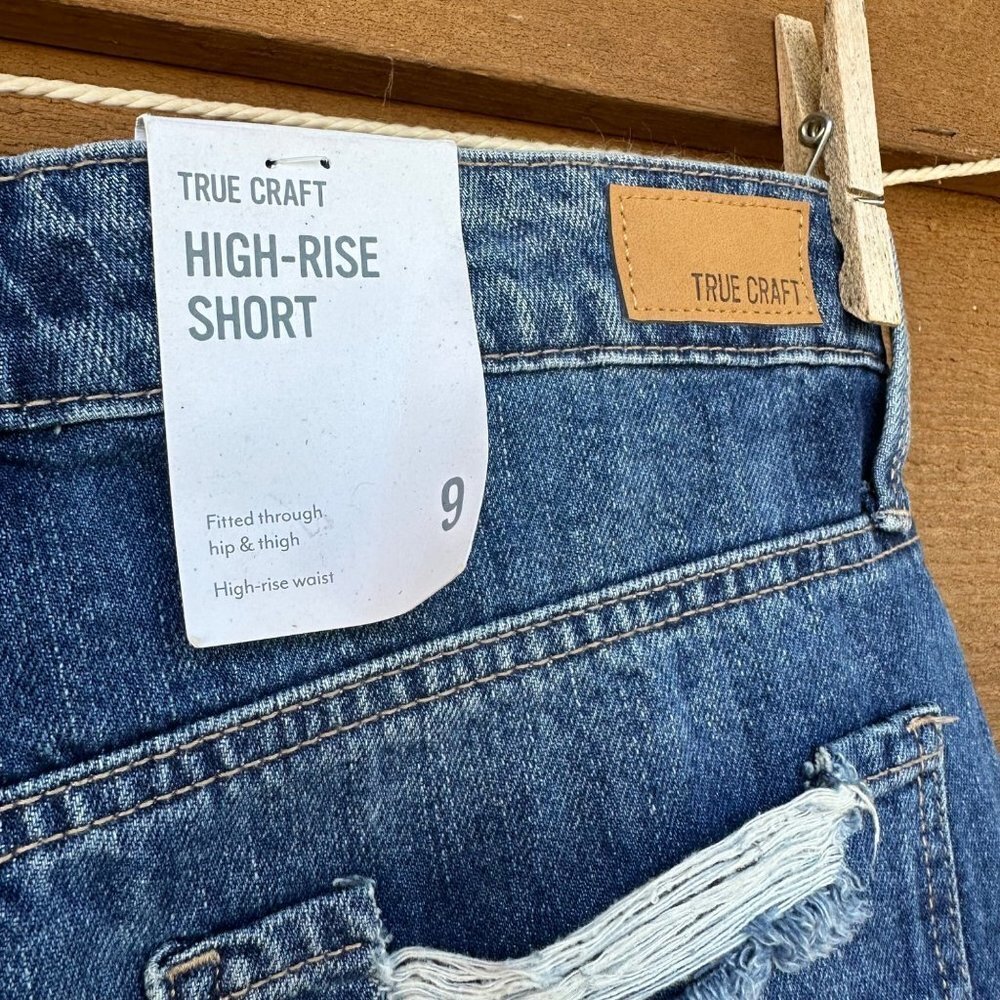 True Craft High Rise Distressed Destroyed Denim NWT Jean Shorts Size 9 - Picture 10 of 10